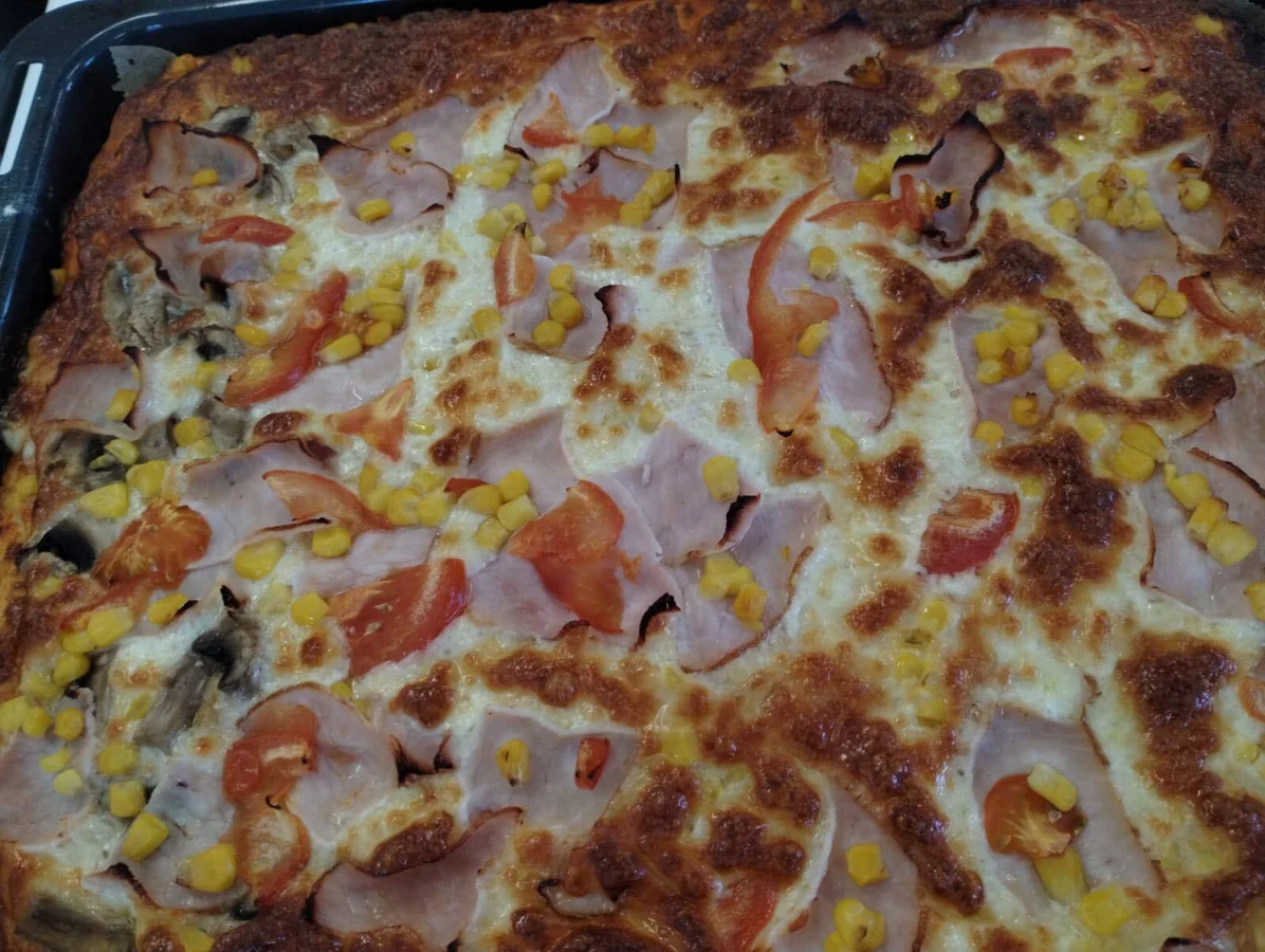 Dziewczyny z klasy V przygotowały dzisiaj pizzę