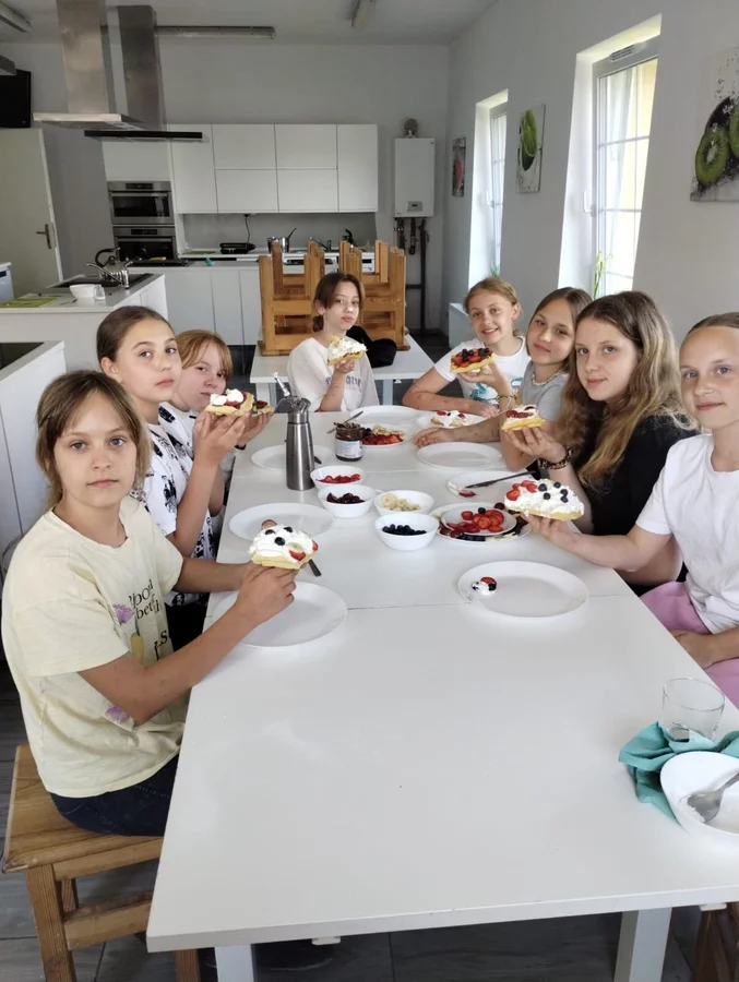 Dziewczyny z klasy V przygotowały dzisiaj gofry